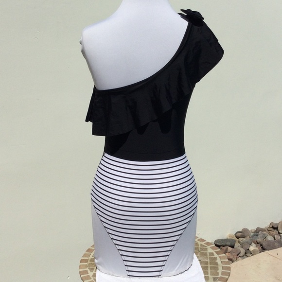 One Shoulder Swimsuit - Picture 6 of 6